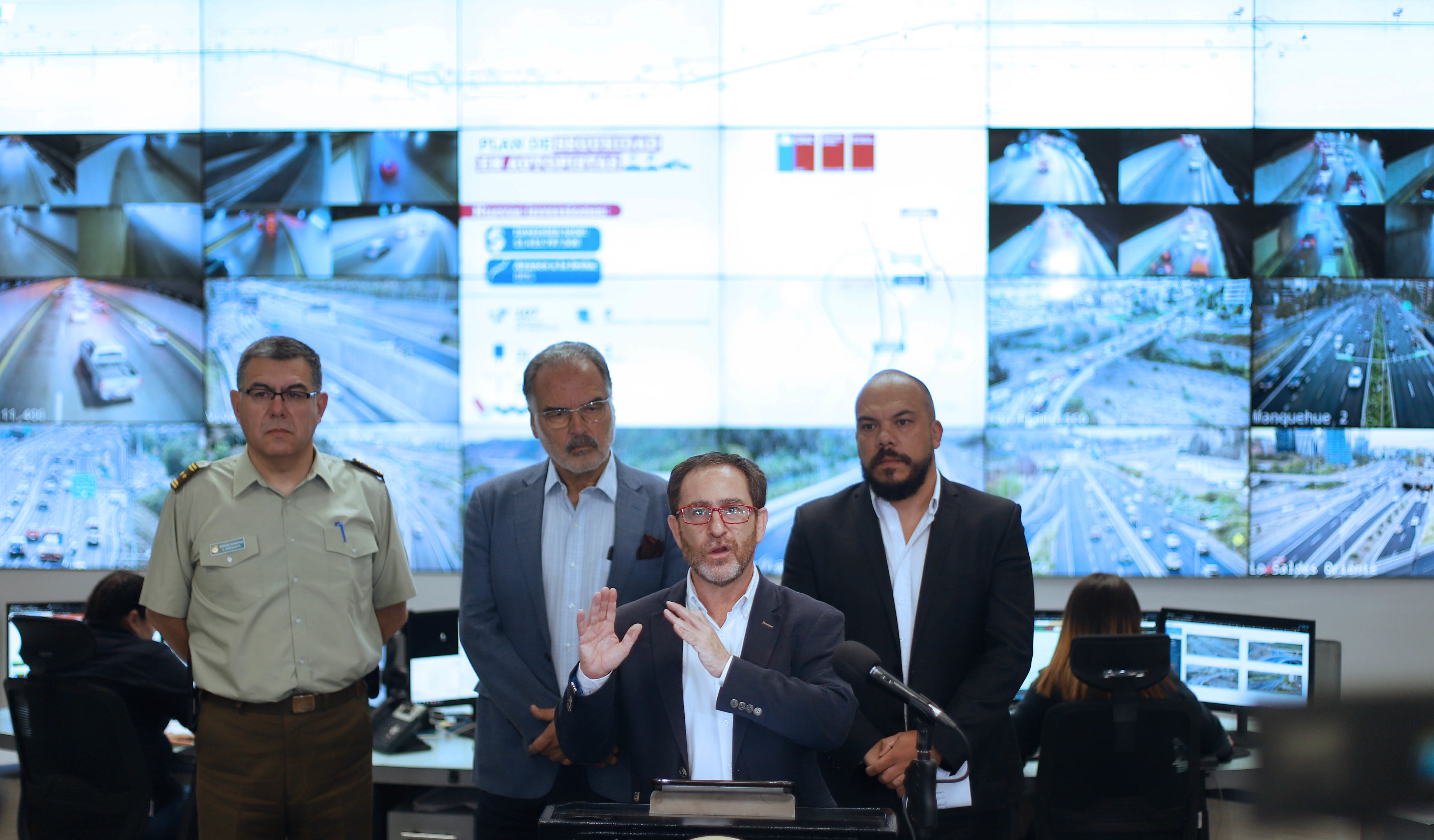 Ministro García anuncia inversión adicional de 400 millones de pesos en medidas para enfrentar encerronas en autopistas de Santiago