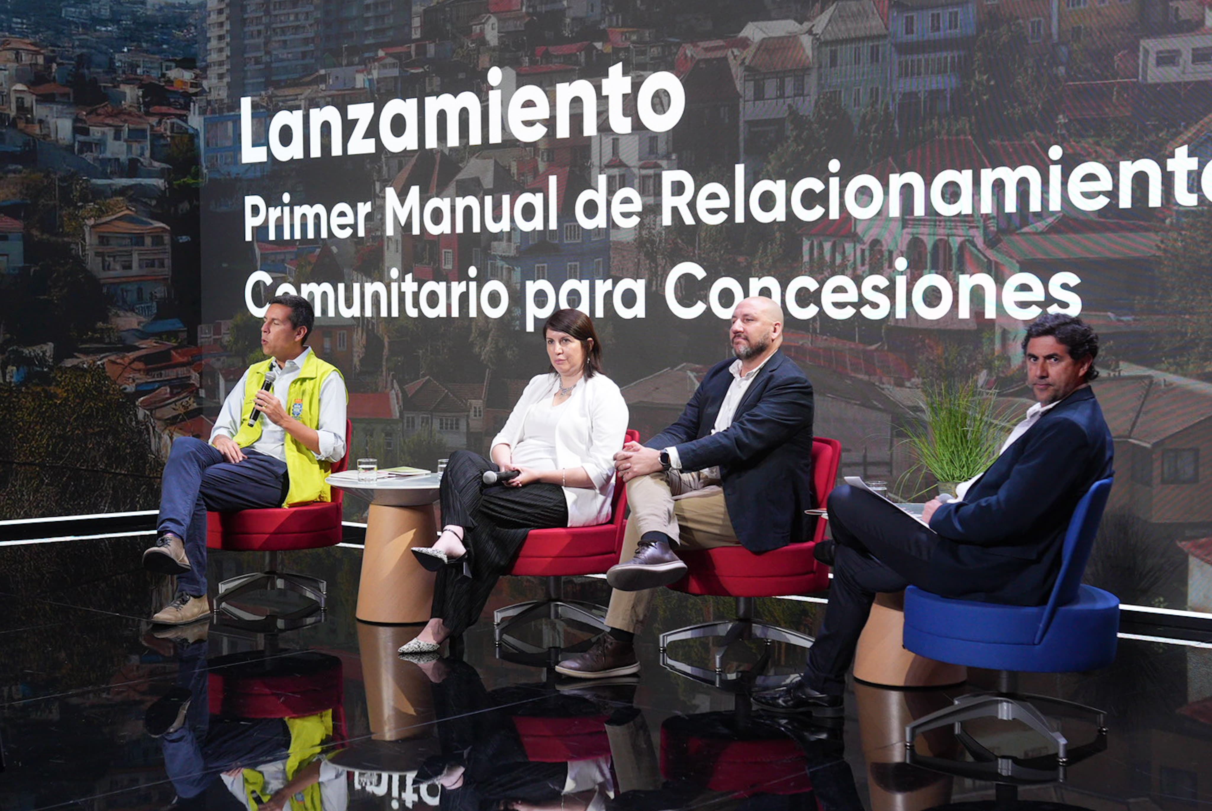 Director General de Concesiones participó en el lanzamiento del Primer Manual de Relacionamiento Comunitario para Concesiones