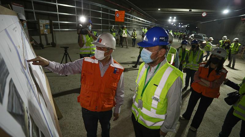 121121_ministro_recorre_tunel_avoi_01