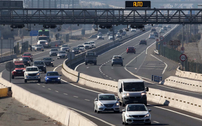 MOP informa que salieron en total 406 mil vehículos por las carreteras de la RM durante el fin de semana largo