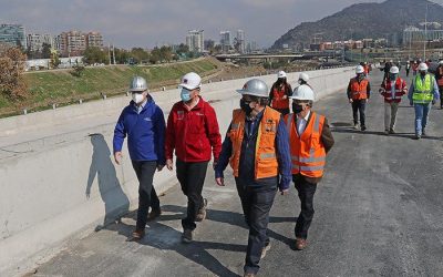 Ministro Alfredo Moreno supervisa el cumplimiento de medidas sanitarias en construcción de la extensión de Costanera Norte