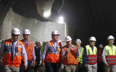 Ministro Moreno inspecciona construcción de túnel bajo el Cerro San Cristóbal para Autopista Américo Vespucio Oriente AVO I