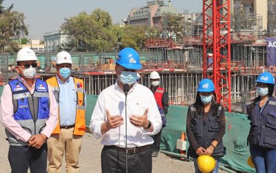 Ministro Moreno supervisa construcción de nuevo Hospital del Salvador que generará en el peak de las obras más de 2.400 empleos