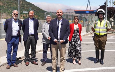Autoridades monitorean masiva salida de santiaguinos por fin de semana largo