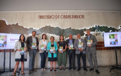 Comité de expertos entrega a la ministra del MOP libro con principales lineamientos para el programa Santiago Buen Vecino