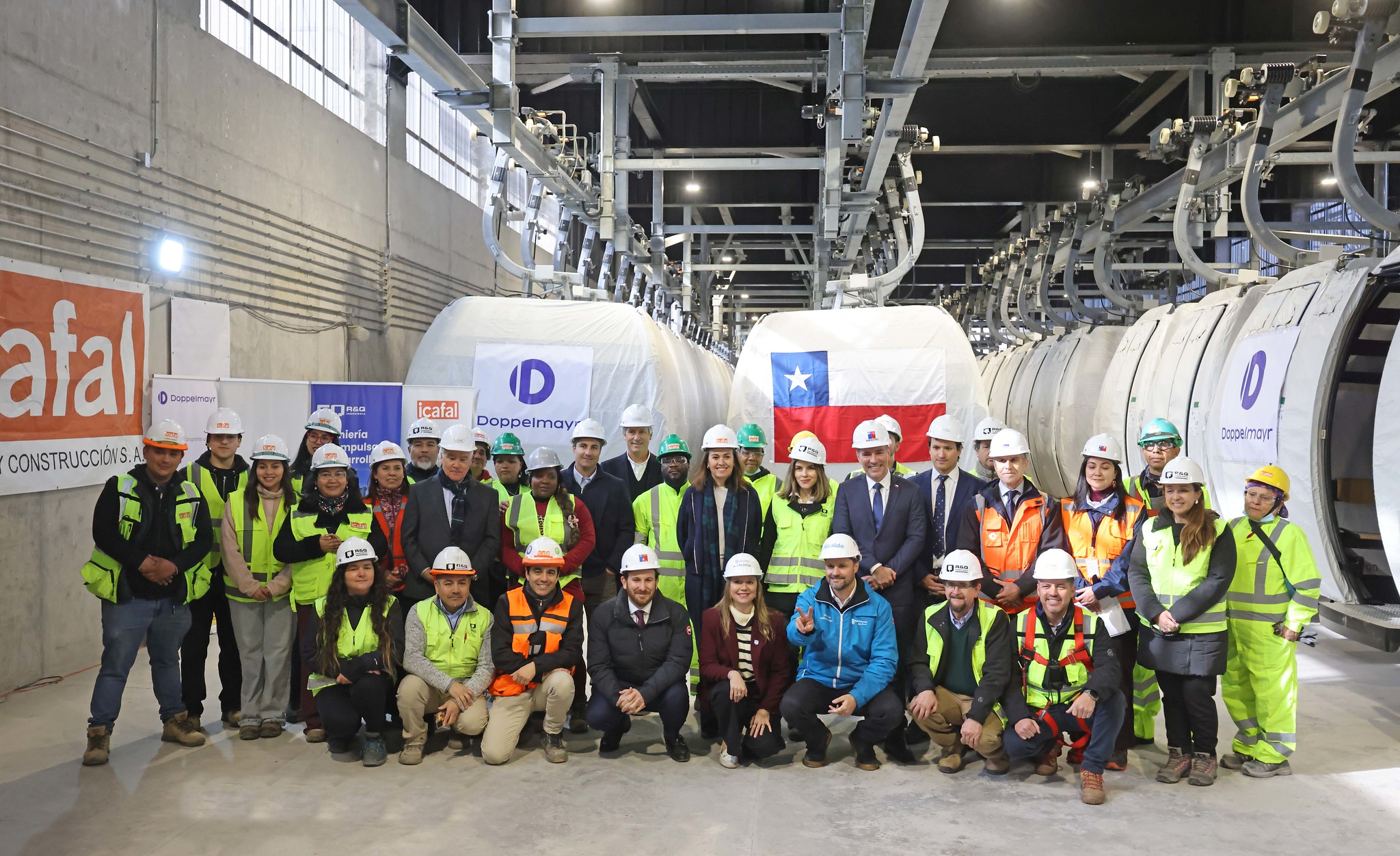 Comienza instalación de las 121 cabinas de pasajeros del Teleférico Bicentenario que entrará en operación en 2027